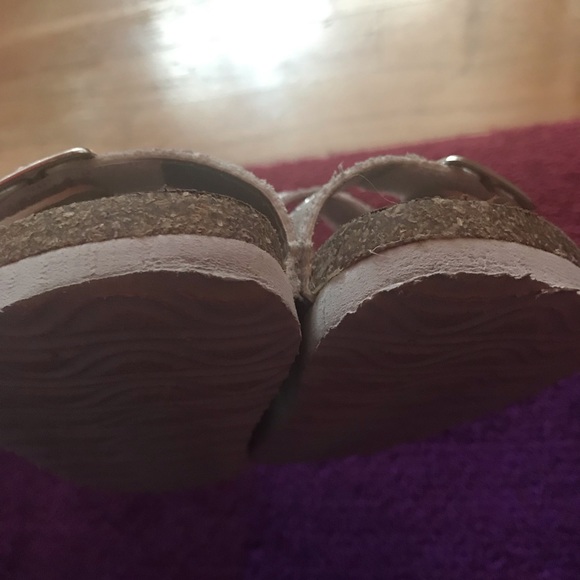 Little girl silver sandals size 6. - Picture 5 of 5